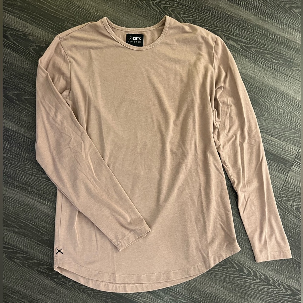 Cuts Clothing Long Sleeve Curve Hem Tee Men’s Size Large